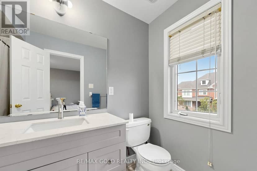 284 Holmes Crescent — photo 35 of 40
