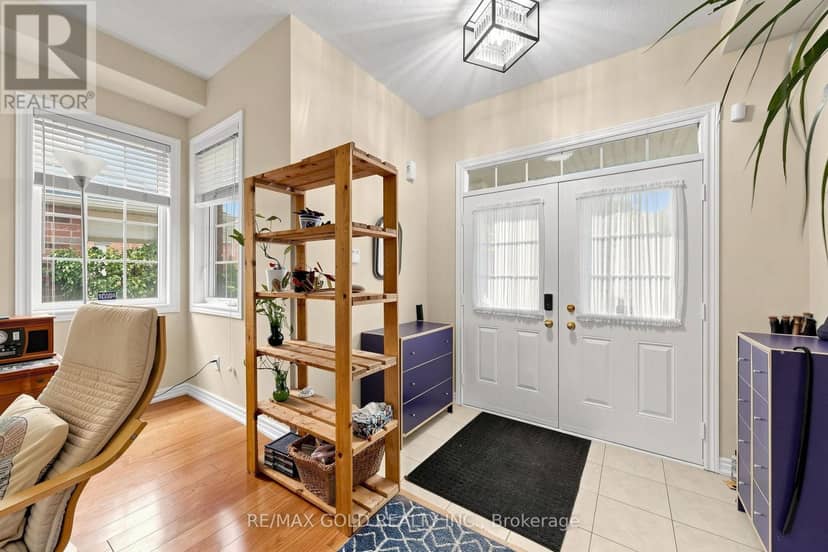 284 Holmes Crescent — photo 25 of 40