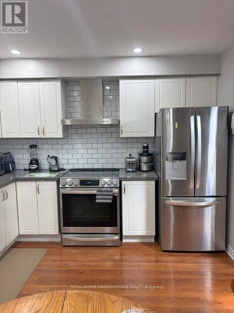 7 - 26 Red Haven Drive — photo 11 of 34