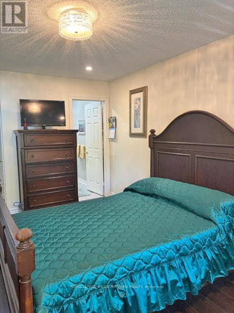7 - 26 Red Haven Drive — photo 9 of 34