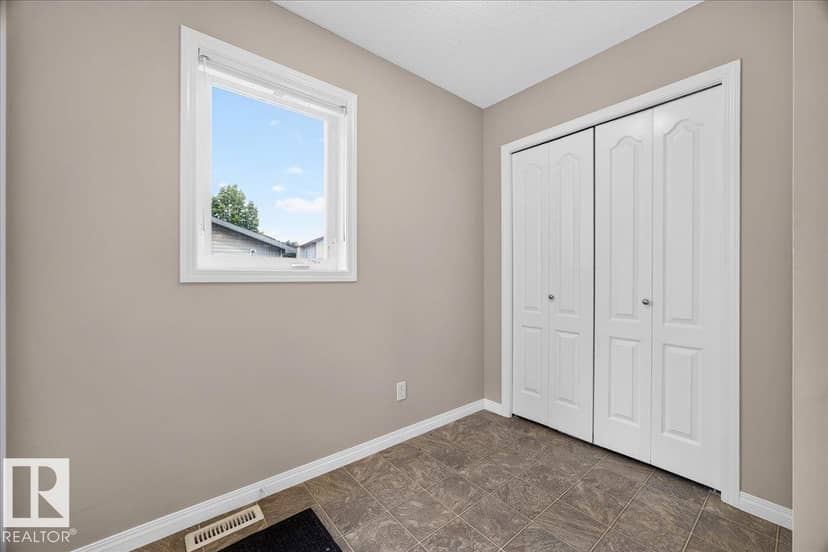 887 Oakland Bv — photo 18 of 40