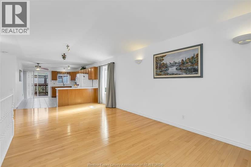 2292 Askin Avenue — photo 9 of 37