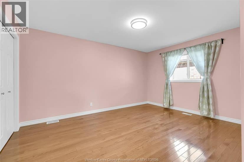 2292 Askin Avenue — photo 15 of 37