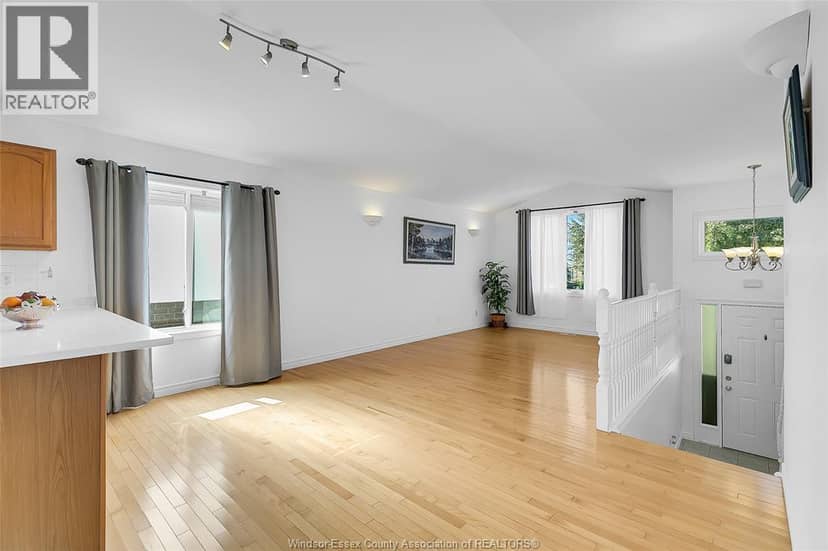 2292 Askin Avenue — photo 6 of 37