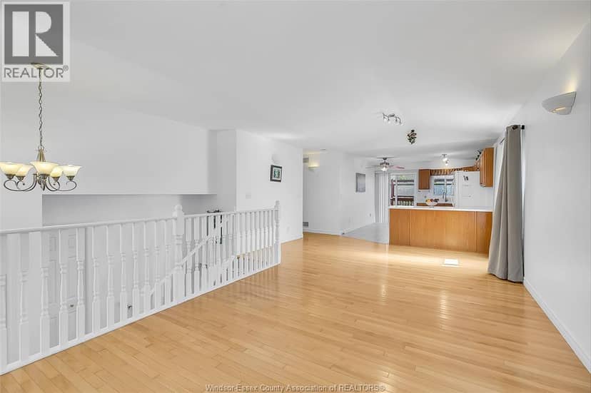 2292 Askin Avenue — photo 8 of 37