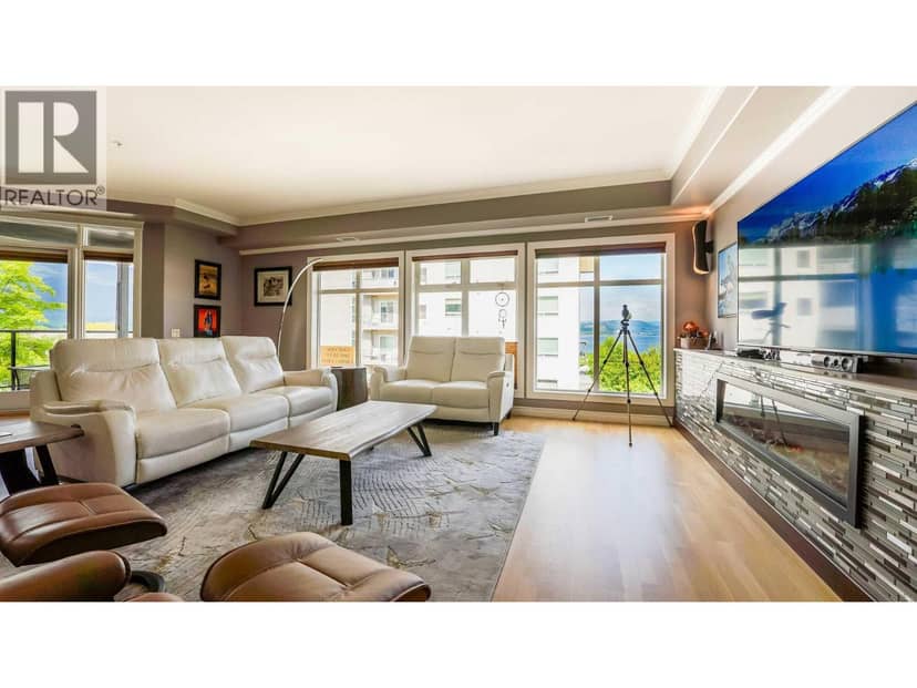 160 Harbourfront Drive Unit# 302, Salmon Arm