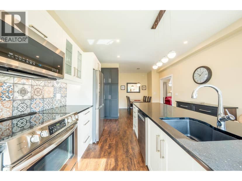 715 72ND Avenue, Grand Forks