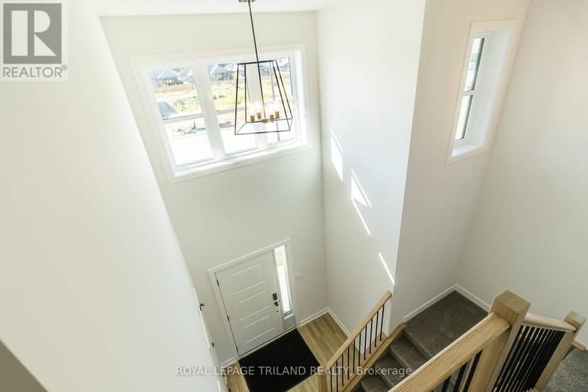 18 Hawks Gate — photo 11 of 29