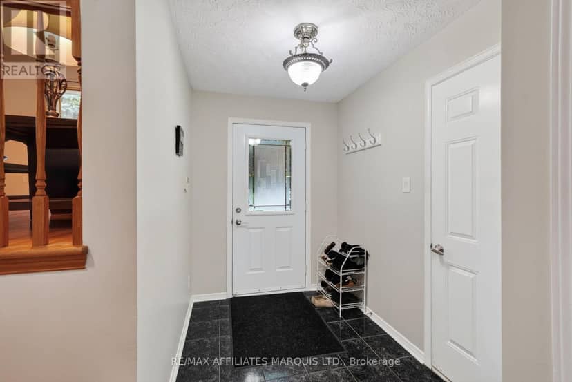 828 Chelsea Crescent, Cornwall, photo 3