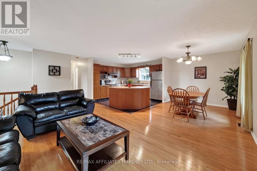 828 Chelsea Crescent, Cornwall, photo 8