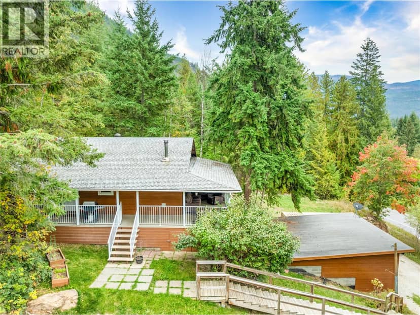 8 Old Town Road, Sicamous