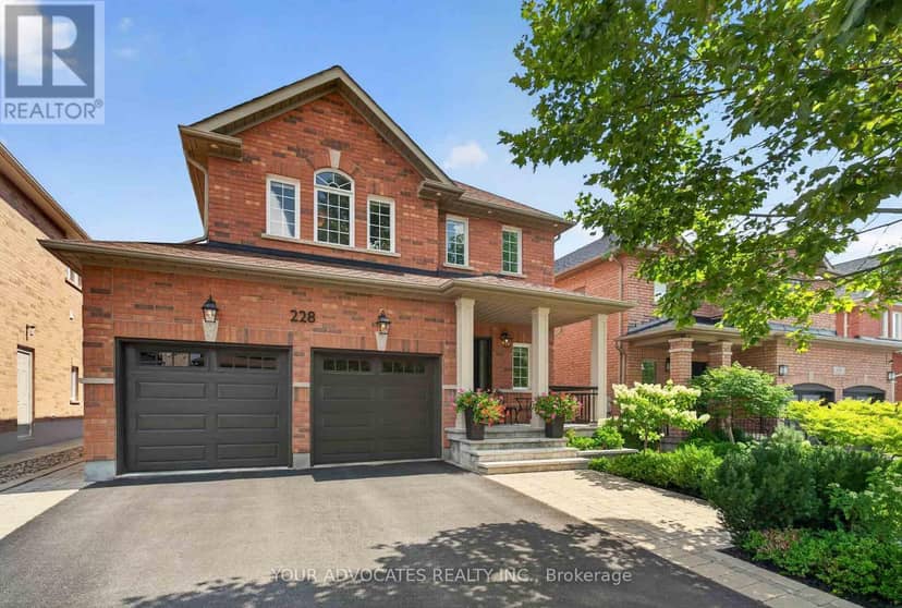 228 Twin Hills Crescent — photo 1 of 33