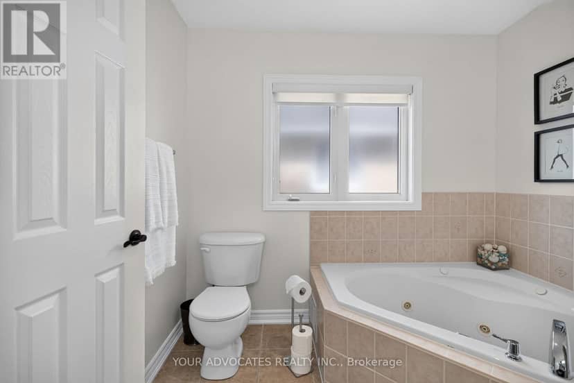 228 Twin Hills Crescent — photo 18 of 33