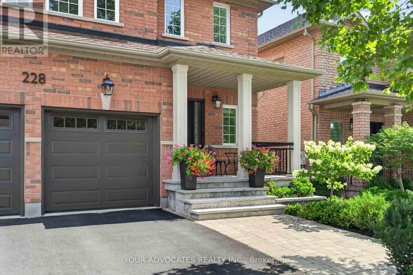 228 Twin Hills Crescent — photo 3 of 33