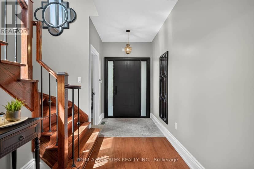 228 Twin Hills Crescent — photo 4 of 33