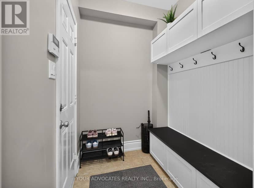 228 Twin Hills Crescent — photo 6 of 33