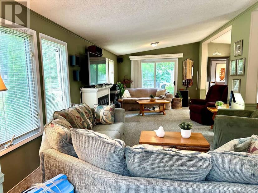 118 Tamarack Drive — photo 12 of 40
