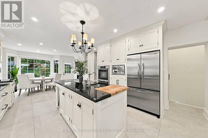 426 Trafalgar Road — photo 12 of 40