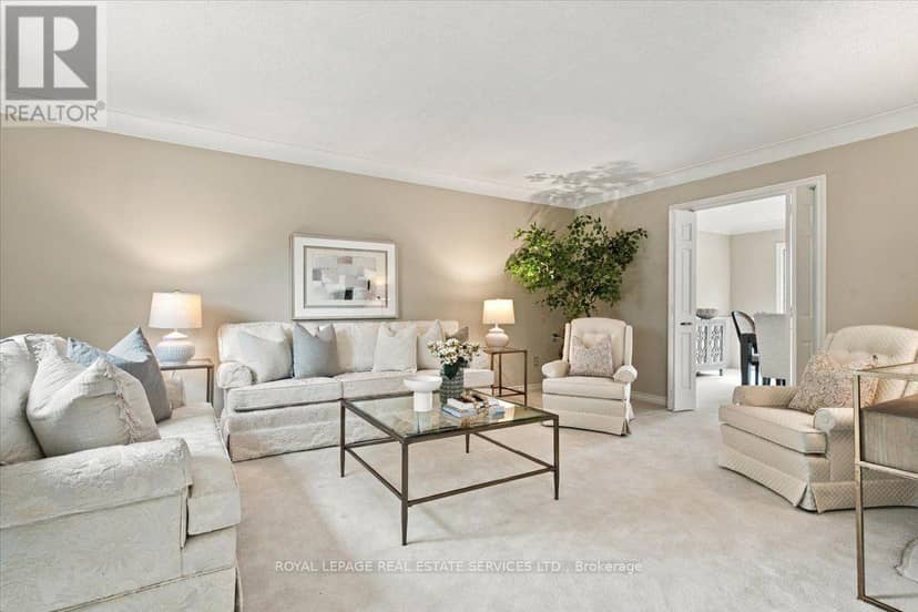 1309 Monmouth Drive, Burlington, photo 5