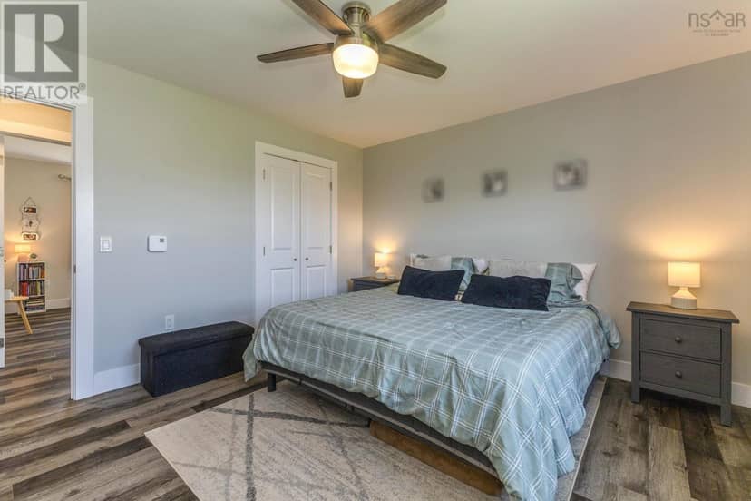 4 Holland Lane — photo 13 of 38