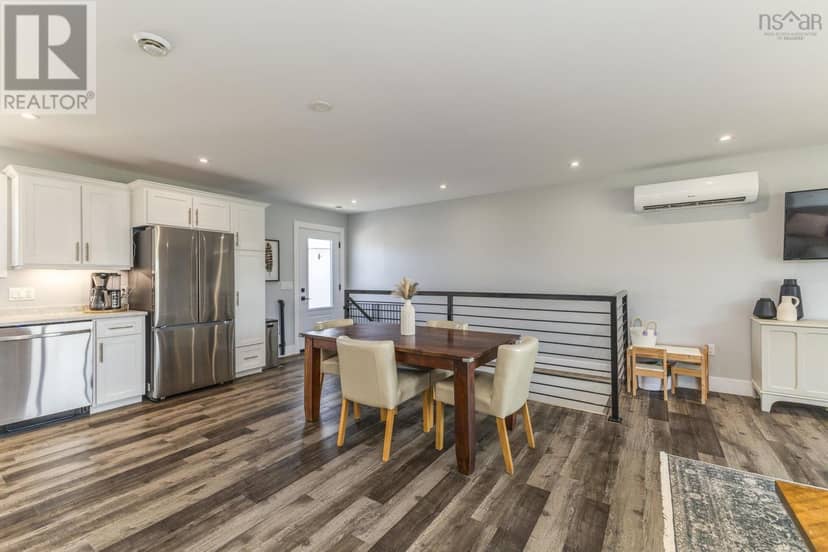 4 Holland Lane — photo 10 of 38