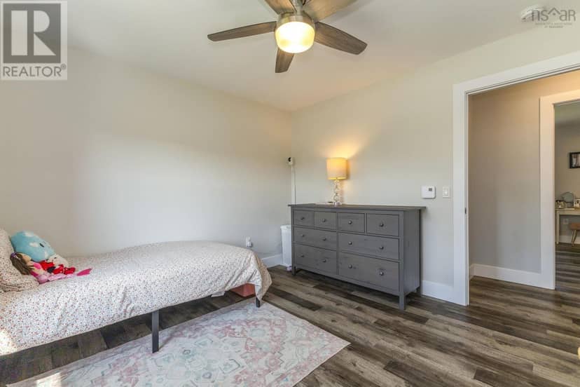 4 Holland Lane — photo 18 of 38