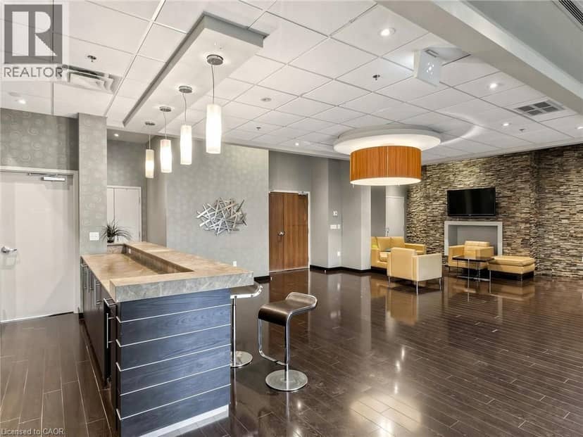 215 E QUEEN Street E Unit# 225 — photo 4 of 26