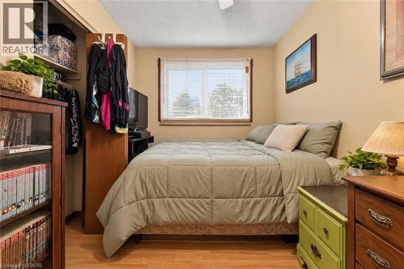 26 RENFREW Street E — photo 19 of 40