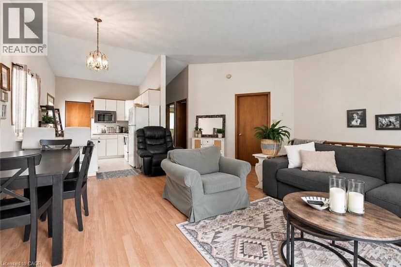26 RENFREW Street E, Caledonia, photo 6