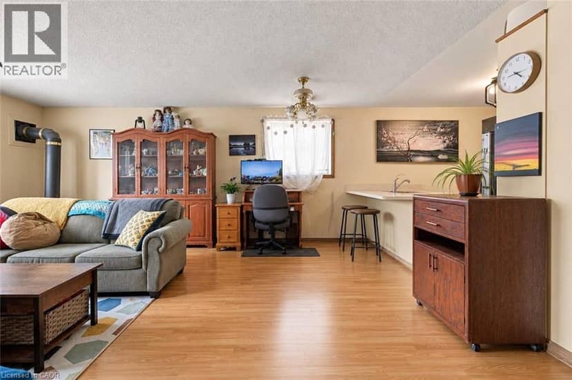 26 RENFREW Street E — photo 15 of 40