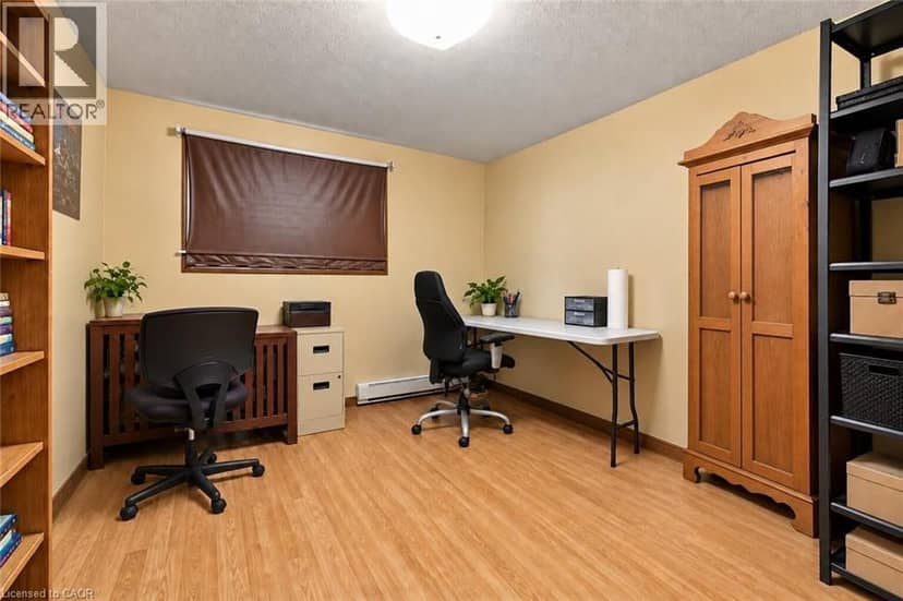 26 RENFREW Street E — photo 18 of 40