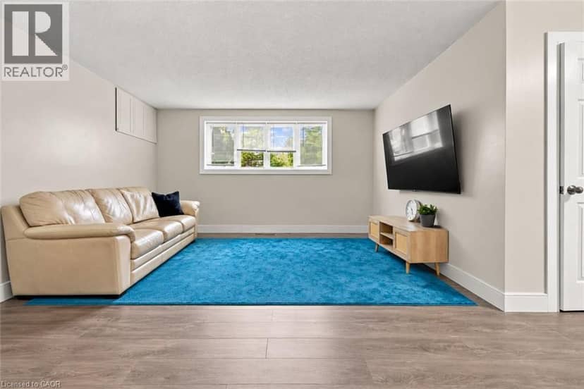 26 RENFREW Street E — photo 25 of 40