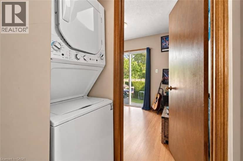 26 RENFREW Street E — photo 11 of 40