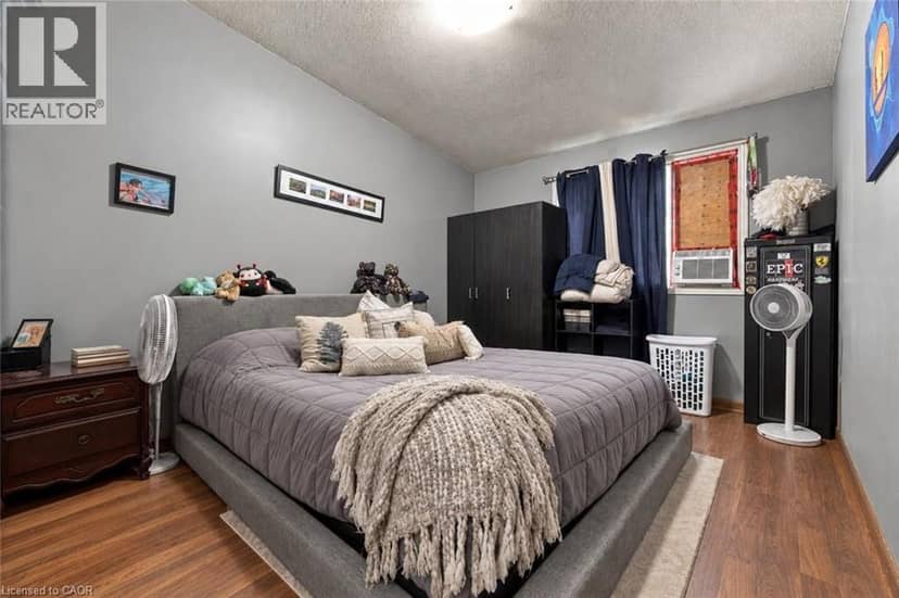 26 RENFREW Street E — photo 37 of 40