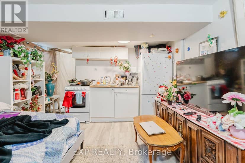 514 Lyon Street N — photo 11 of 40