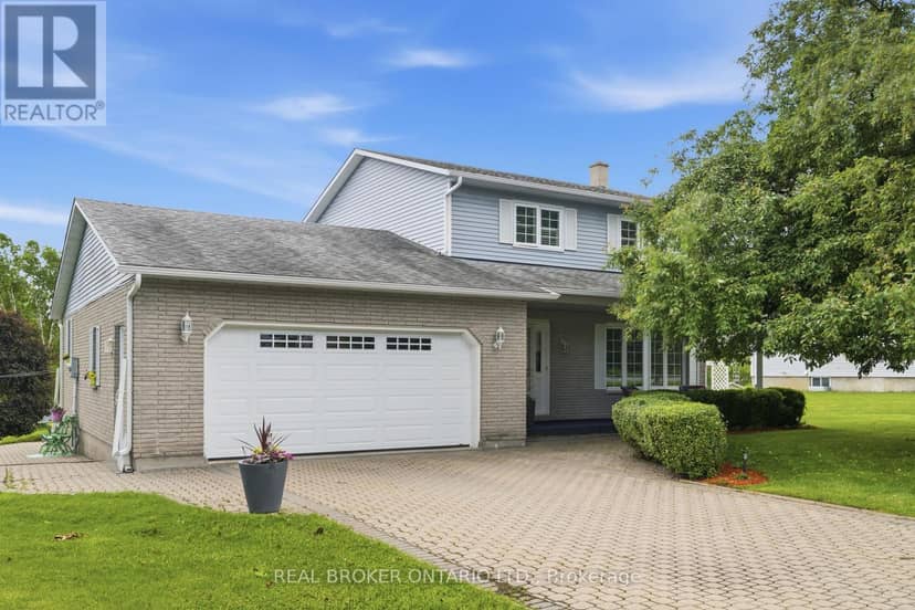 10532 Main Street, North Dundas, photo 2