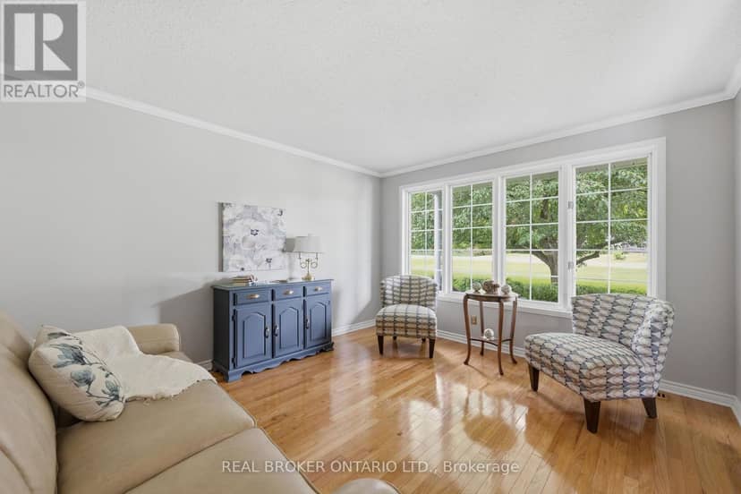 10532 Main Street, North Dundas, photo 5
