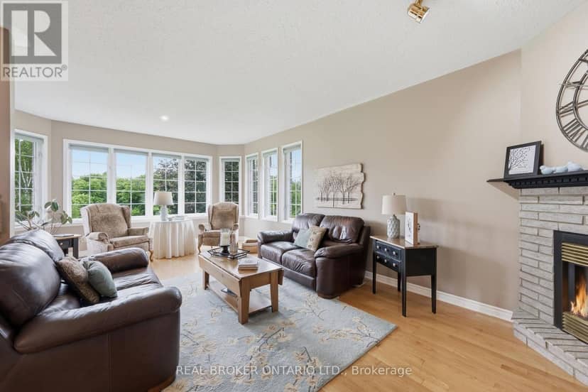 10532 Main Street, North Dundas, photo 7