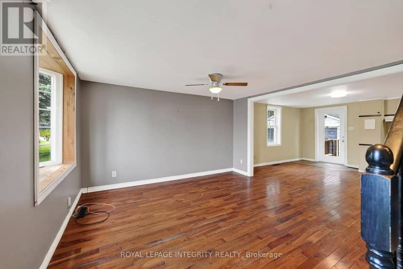836 Marlborough Street N — photo 4 of 25