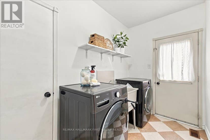 1582 Kelvinway Lane — photo 21 of 40
