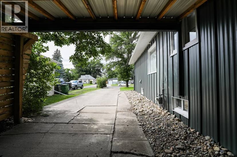 145 S 1 Street W, Magrath, photo 3