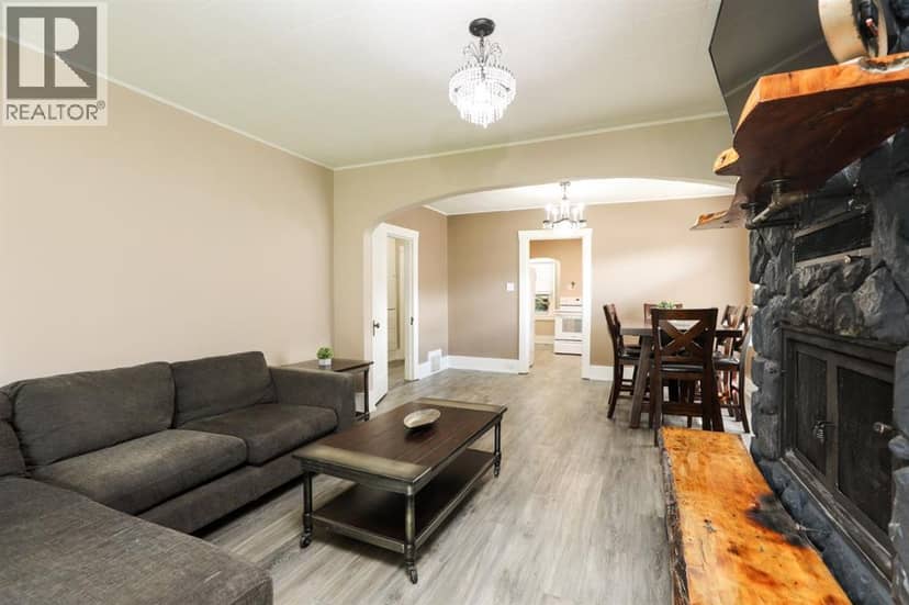 145 S 1 Street W, Magrath, photo 6
