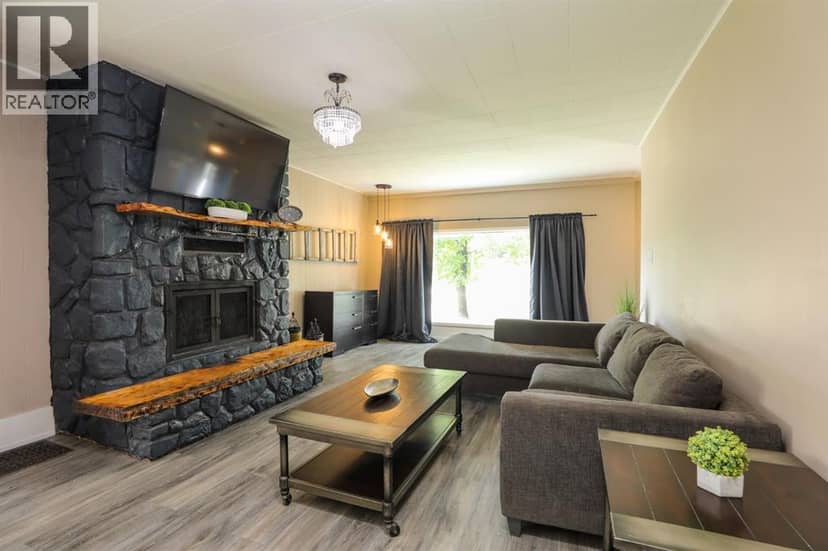 145 S 1 Street W, Magrath, photo 7
