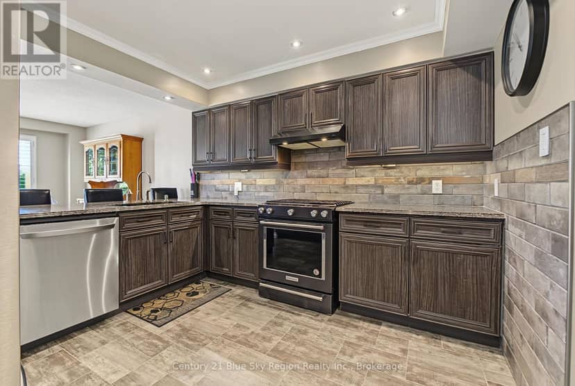 126 Cloverbrae Crescent — photo 31 of 40