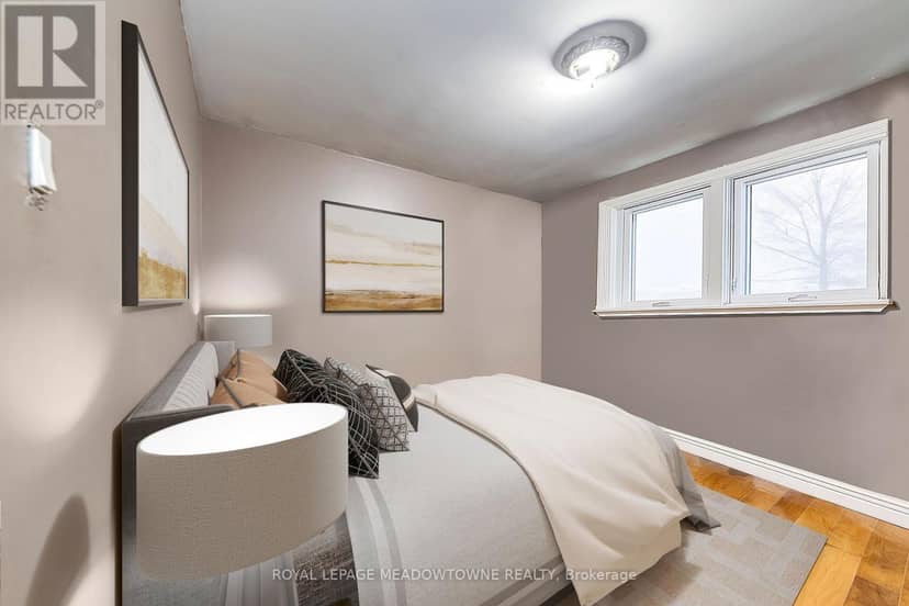 8 Midhurst Drive — photo 11 of 13