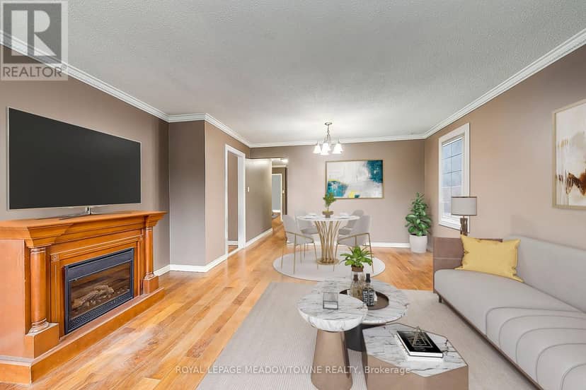 8 Midhurst Drive — photo 3 of 13