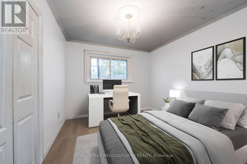 8 Midhurst Drive — photo 7 of 13