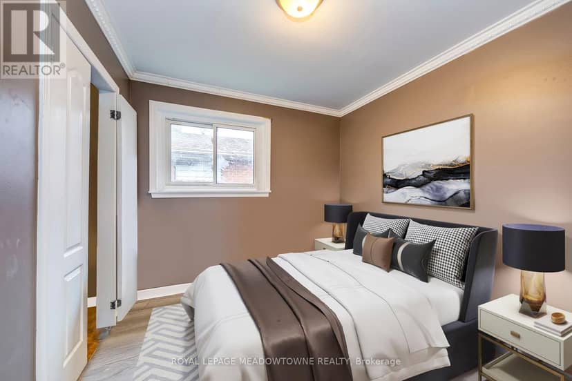 8 Midhurst Drive — photo 9 of 13