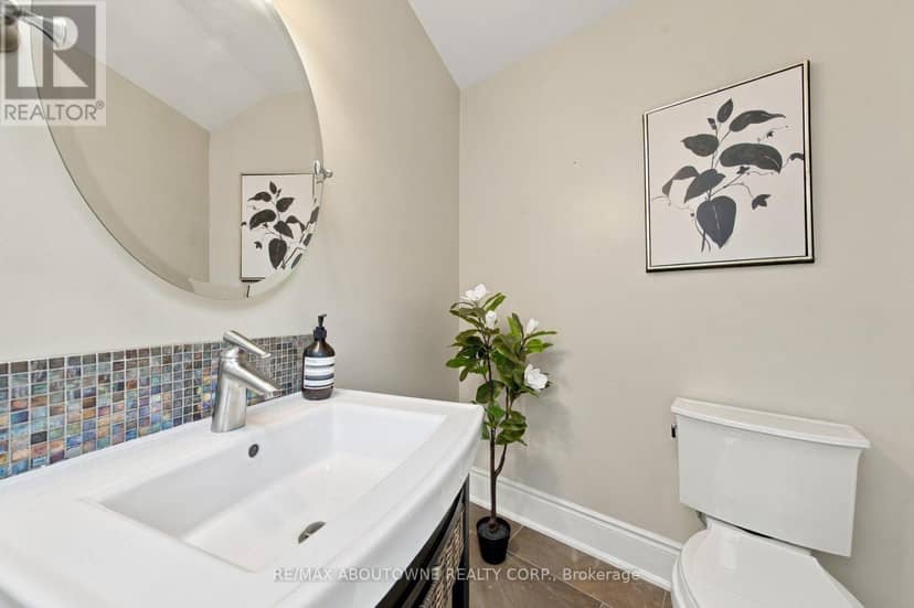 426 Trafalgar Road — photo 32 of 40