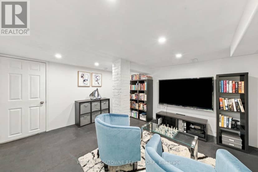426 Trafalgar Road — photo 37 of 40